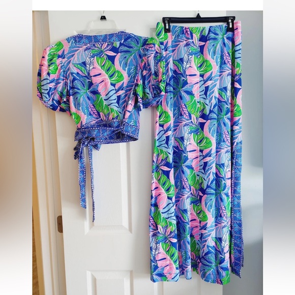 Lilly Pulitzer Vibrant Leaf Print 2 piece Set - Picture 2 of 7